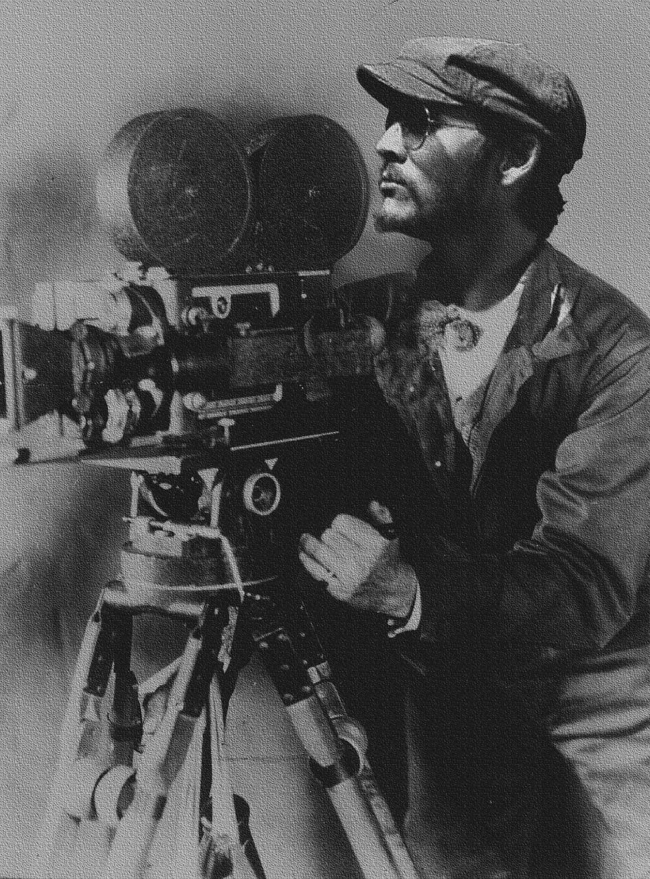 Diretor com câmera de cinema